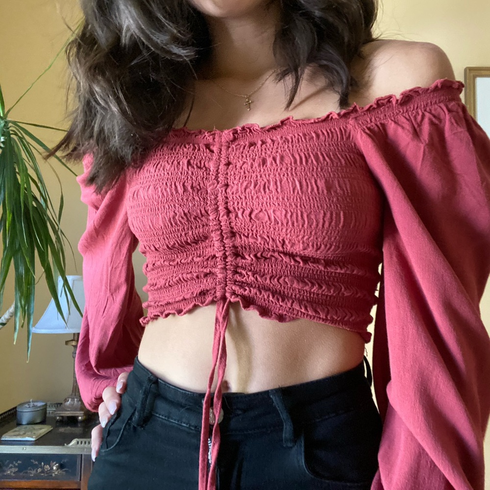 Off the Shoulder Rouched Crop Top